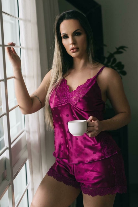 SHORT DOLL EM CETIM POÁ COM DETALHES EM RENDA