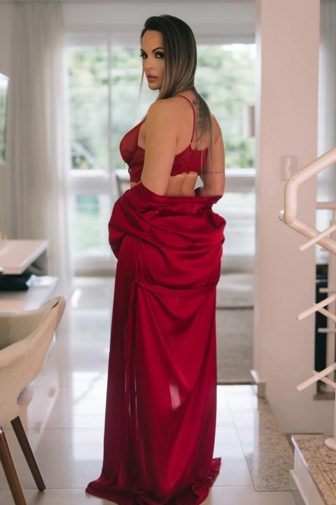 ROBE LONGO EM CETIM SOFITICADO