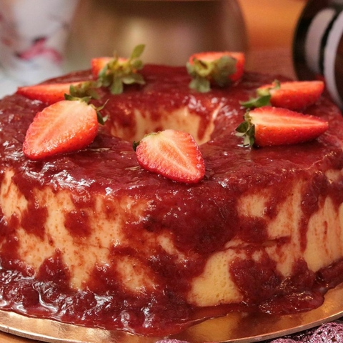 PUDIM DE LEITE NINHO COM GELEIA DE MORANGO