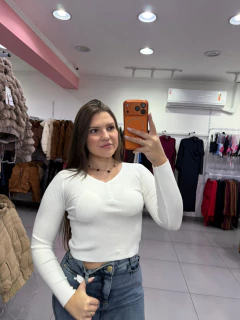 Cropped Modal Mousse Com Manga Longa E Detalhe Botões Branco SKU 455 - comprar online