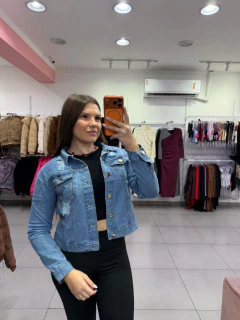 Jaqueta Jeans Lavagem Clara Com Detalhe Rasgos SKU 458