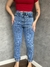 Calça Mom Jeans Sal e Pimenta Detalhe na Frente em Listra