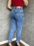 Calça Mom Jeans Sal e Pimenta Detalhe na Frente em Listra na internet