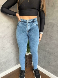 Calça Jeans Sal e Pimenta Lavagem Manchada Detalhe Pimenta Dourada SKU 5321