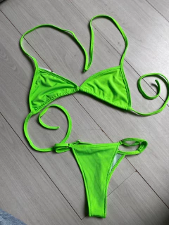 Biquíni canelado com amarração e regulagem verde neon SKU 6125 - comprar online