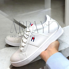 ZAPATILLAS TOMMY HILFIGER + CHOMBA TOMMY HILFIGER DE REGALO - comprar online