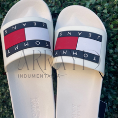 ZAPATILLAS TOMMY HILFIGER + OJOTAS TOMMY DE REGALO - Arrayd Indumentaria