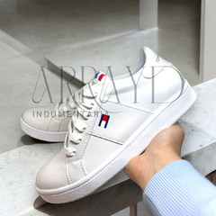 2x1 REMERAS TOMMY HILFIGER + ZAPATILLAS TOMMY DE REGALO - Arrayd Indumentaria