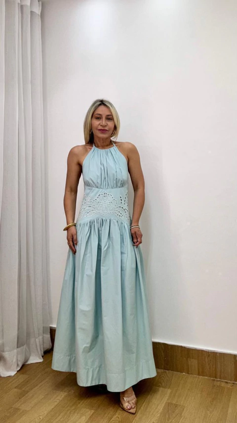 Vestido Amanda na tricoline detalhes em bordado