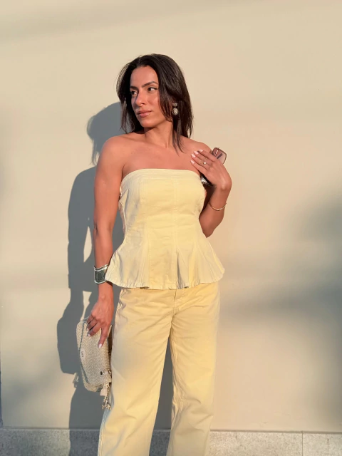 Blusa brisa recortes tomar que caia jeans