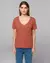 CAMISETA GOLA V CAMYS SALVA LOOKS MARROM DUSTY - loja online