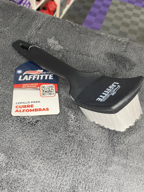 Cepillo Corto Negro para Cubiertas de Cerdas Intermedias | Laffitte - comprar online