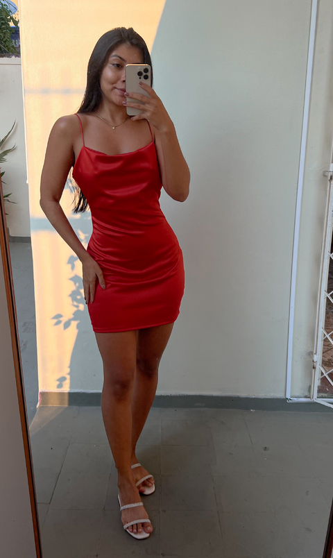 Vestido básico acetinado vermelho