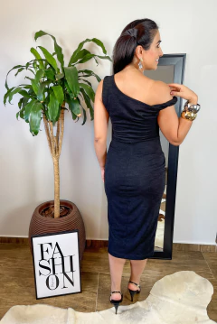 Vestido Maya Midi Preto Detalhe Ombro - Perfeito para o date especial! na internet