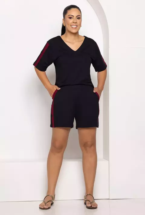 Conjunto Short e Blusa Gola V com Modelagem Regular em Moletinho Premium - Preto - comprar online