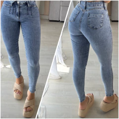 Calça Jeans skinny melinda Essencial na internet