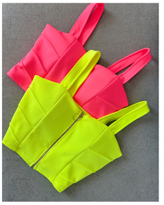 Cropped Mercedes Amarelo Neon na internet