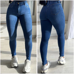 Calça skinny Essencial na internet