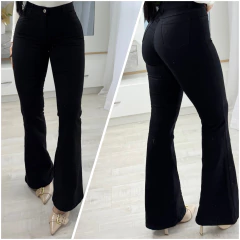 Calça Flare Nexus na internet