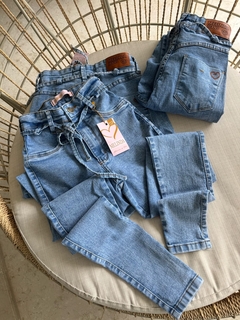 Calça Skinny Essencial Cordão na internet