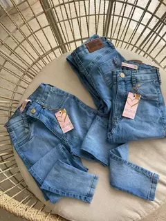 Calça Jean Skinny Clara na internet