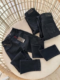 Calça Jeans Melinda na internet