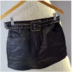 Shorts Saia Resinado Preto - Suzy Store