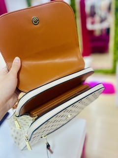 Mochila Bege Lace & Lore na internet