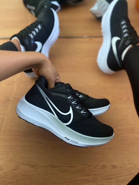 Nike Pegasus - Preto c/ branco