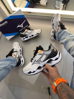 Mizuno Wave Stratos 3 - Branco/Preto