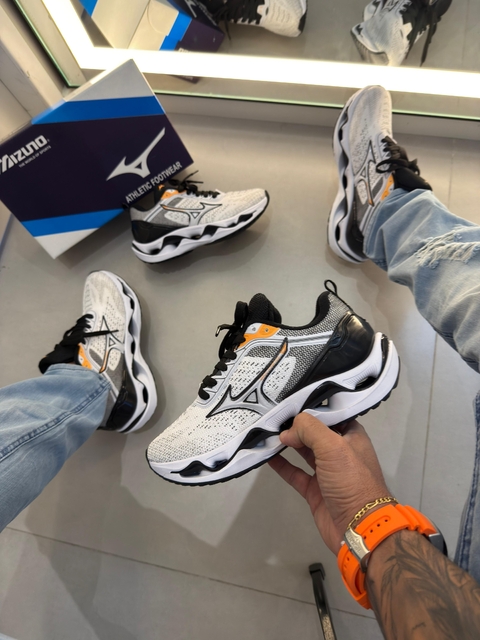 Mizuno Wave Stratos 3 - Branco/Preto