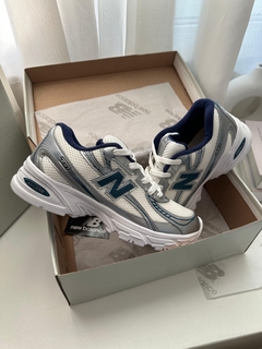 Imagem do New Balance 740 - Prata/Azul