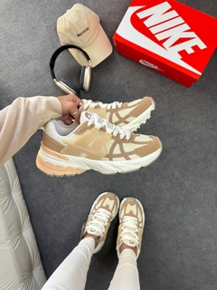 Nike V2K - Bege/Off - loja online