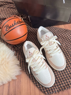 Jordan Low - Caramelo/Rosa - comprar online