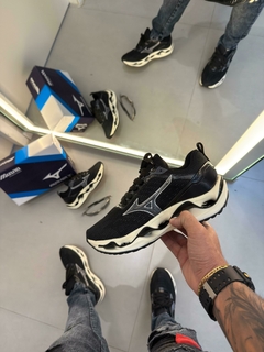 Mizuno Wave Stratos 3 - Preto/Branco