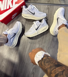 Nike Vomero 18 - Branco/Off White - Dezenove Streetwear