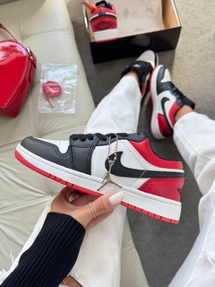 Jordan Low - Tricolor (Branco/Vermelho/Preto) na internet