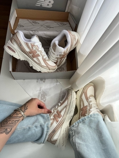 New Balance 740 - Branco/Bege - Dezenove Streetwear