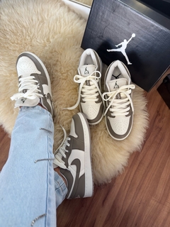 Jordan Low - Marfim/Oliva - Dezenove Streetwear
