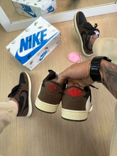 Jordan Travis Scott - marrom na internet