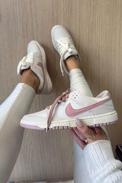 Nike SB Dunk - manteiga/flamingo na internet