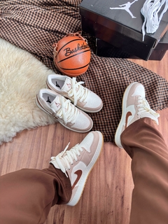Jordan Low - Caramelo/Rosa - comprar online