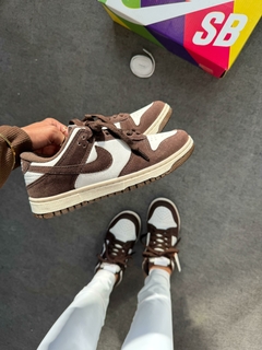 Dunk Low Camurça - Café - comprar online