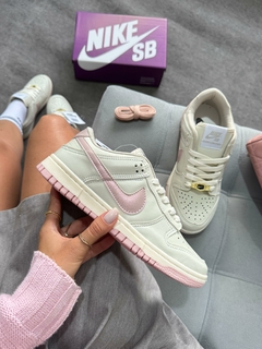 Dunk low - Off/Rosê na internet