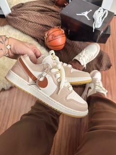 Jordan Low - Caramelo/Rosa - Dezenove Streetwear