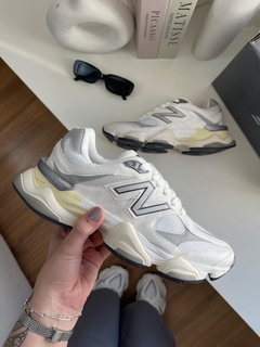 New Balance 9060 - Branco - comprar online