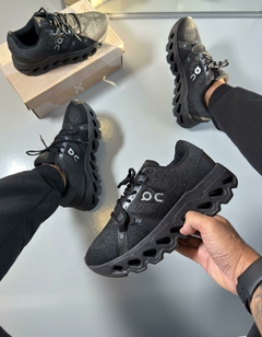 On Cloud - All Black na internet