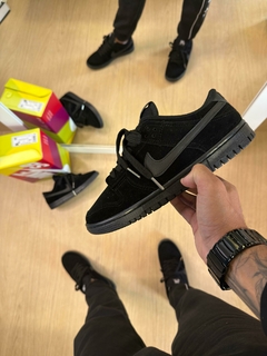 Imagem do Dunk low Camurça - All Black