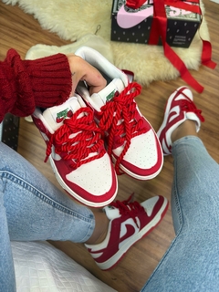 Nike Sb Dunk x Valentines Day In Roses Red na internet