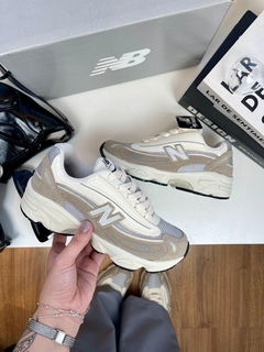 Imagem do New Balance 1000 - Bege/Off